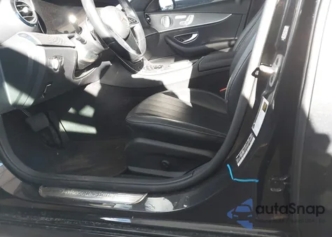 2021 Mercedes-Benz E 350 z USA, uszkodzony, nr VIN W1KZF8DB4MA904262